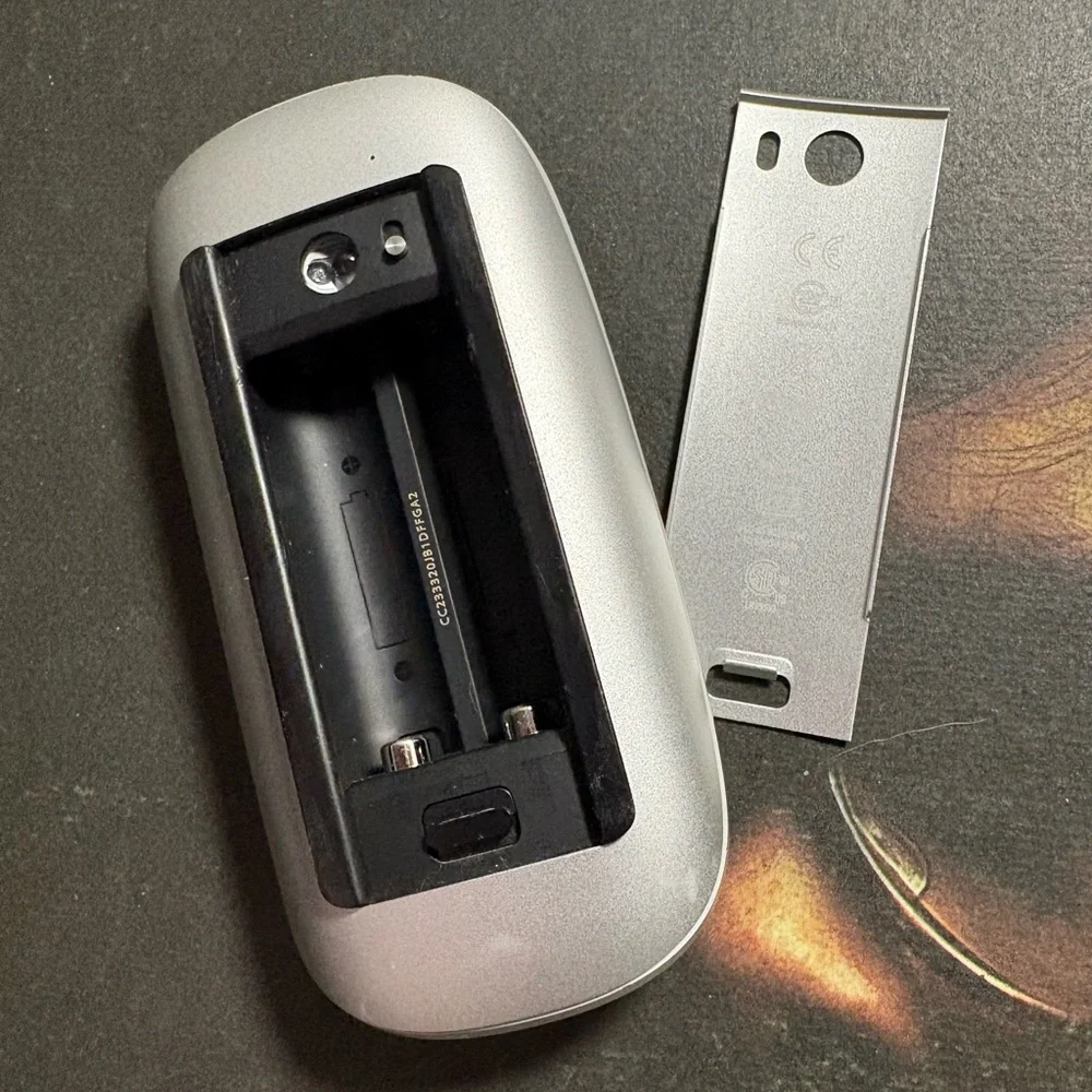 Apple Magic Mouse 1st Generation Wireless Mouse Battery Operated White